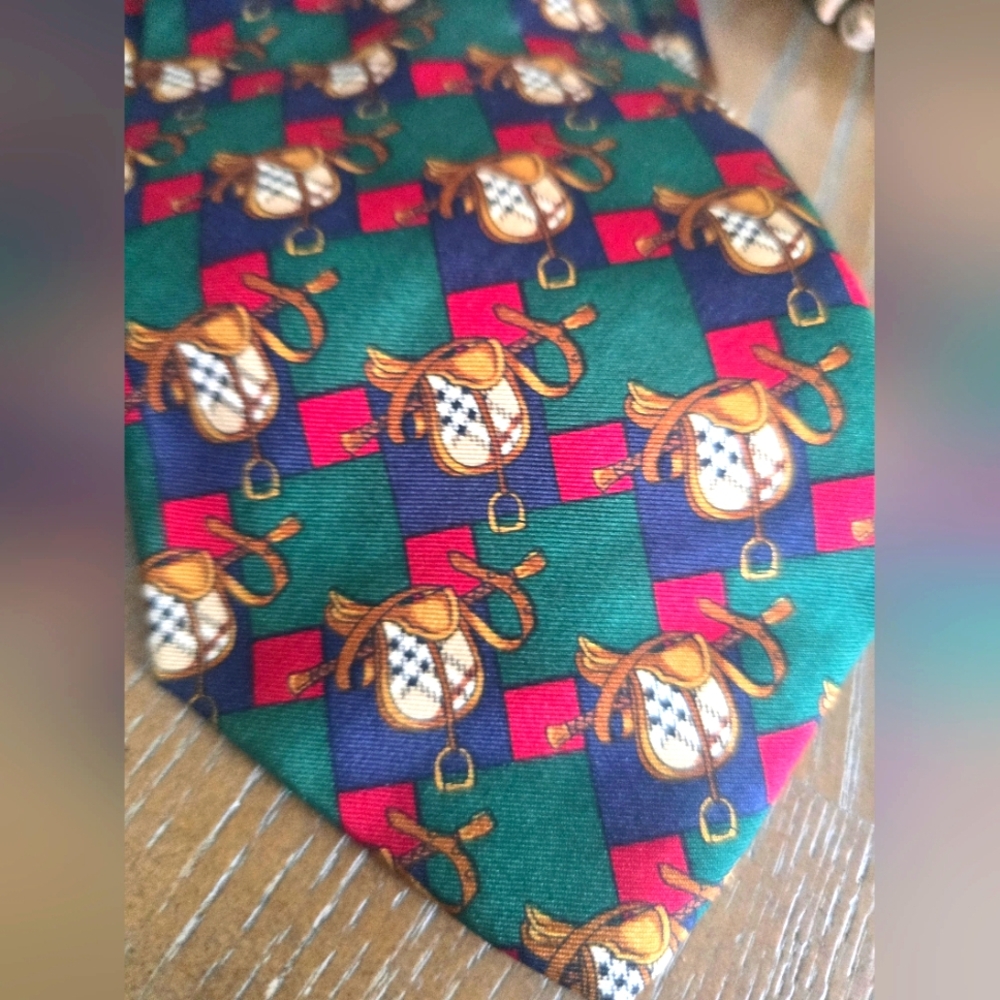 Classic Vintage Elegant Green and Red Patterned Men's Tie - Picture 3 of 17